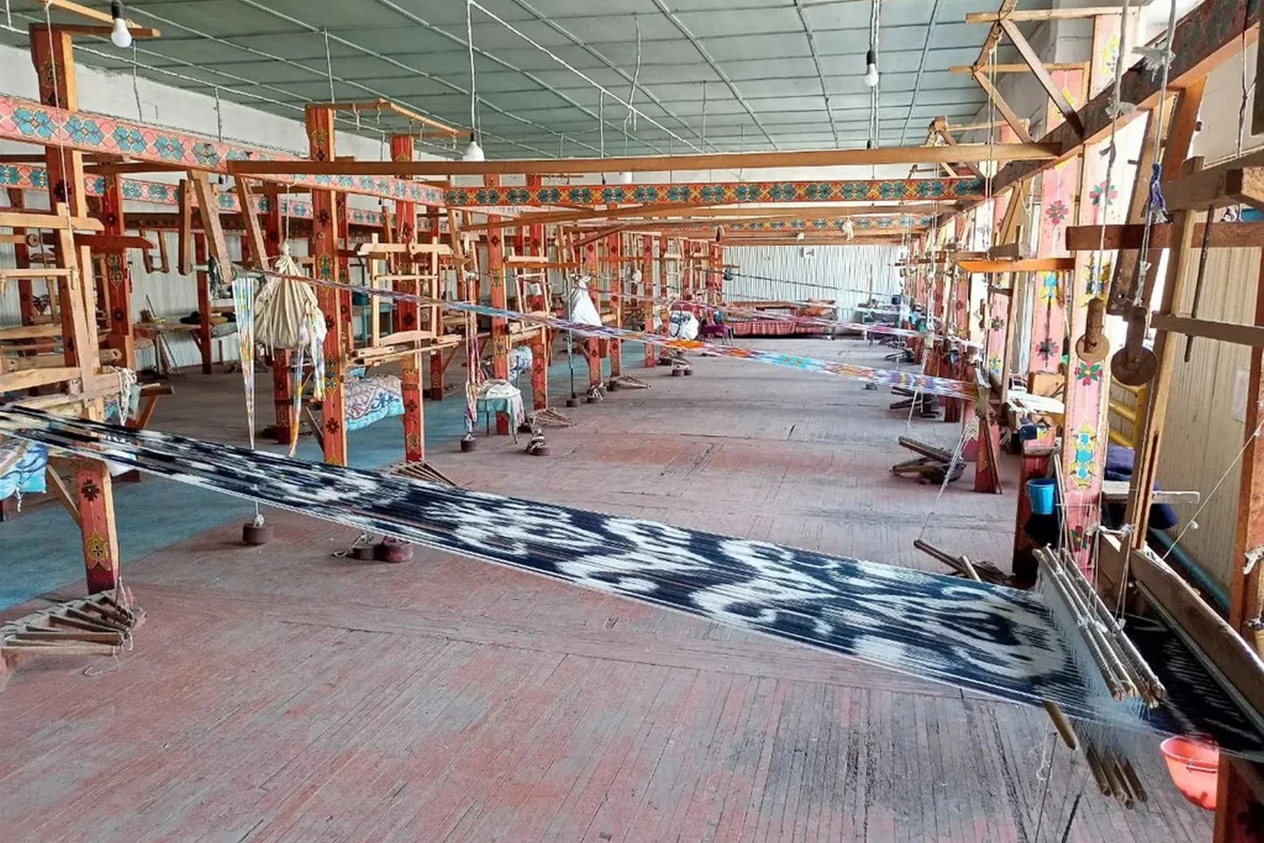 The Dying Art of Ikat Silk Weaving: How Margilan's Last Masters Are Fighting Extinction