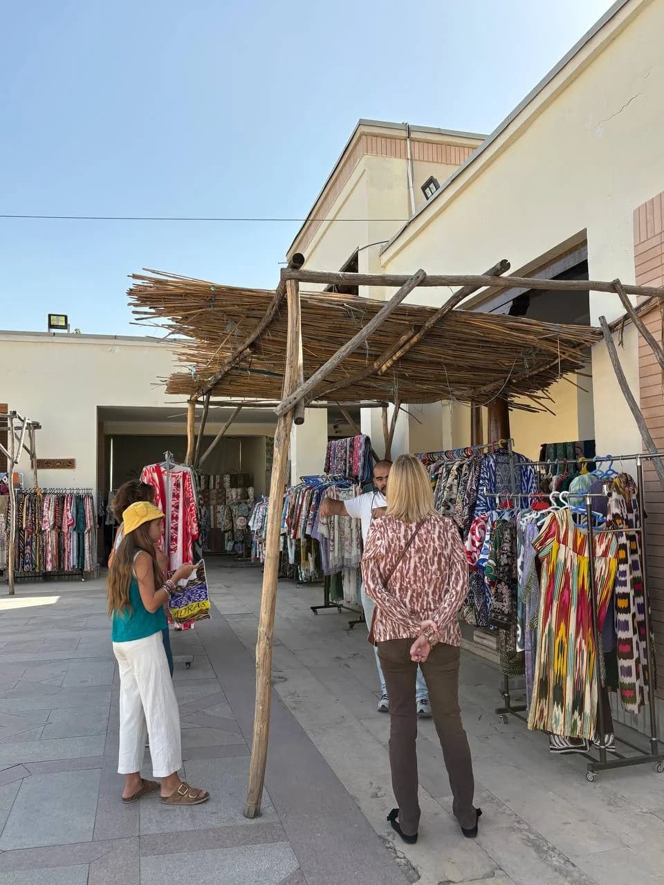 Legendy i Rzemiosło: Warsztaty Wyszywania Suzani i Kulturalna Podróż - Image 2