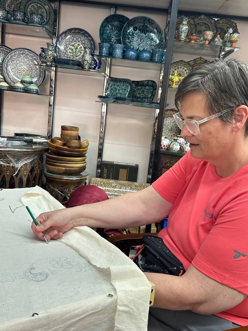 Legendy i Rzemiosło: Warsztaty Wyszywania Suzani i Kulturalna Podróż - Image 4