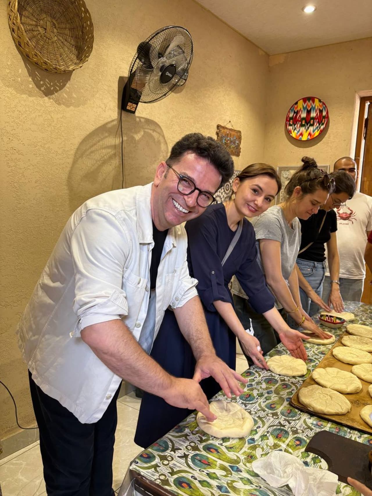 Tashkent: Bake Uzbek Bread and Chorsu Bazaar Exploration