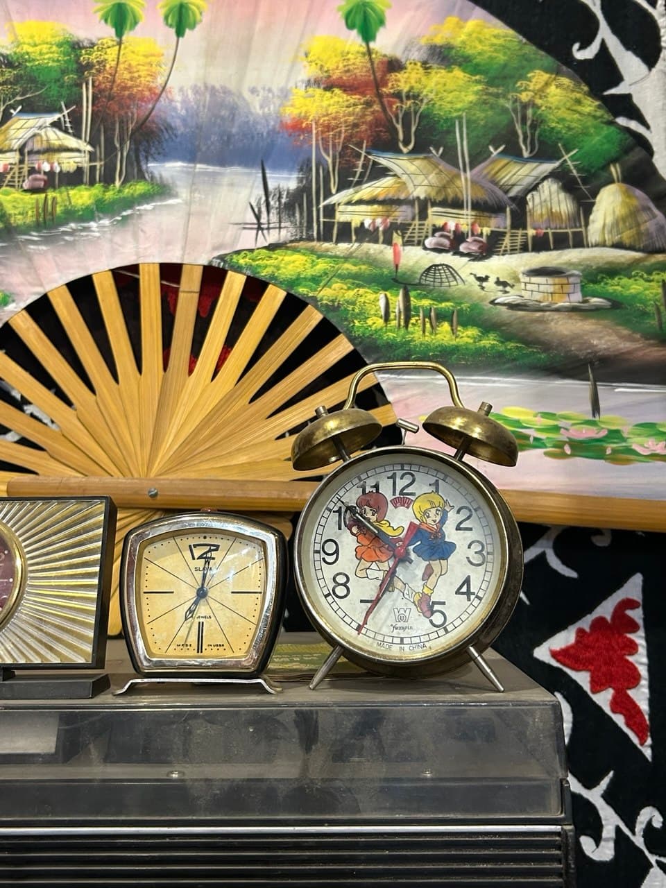 Tashkent: Yangiabad Bazaar Soviet Vintage Relics Hunt - Image 5