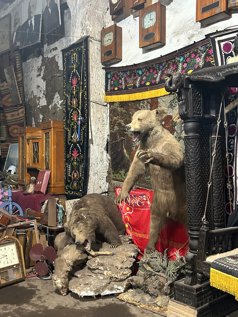 Tashkent: Yangiabad Bazaar Soviet Vintage Relics Hunt - Image 4