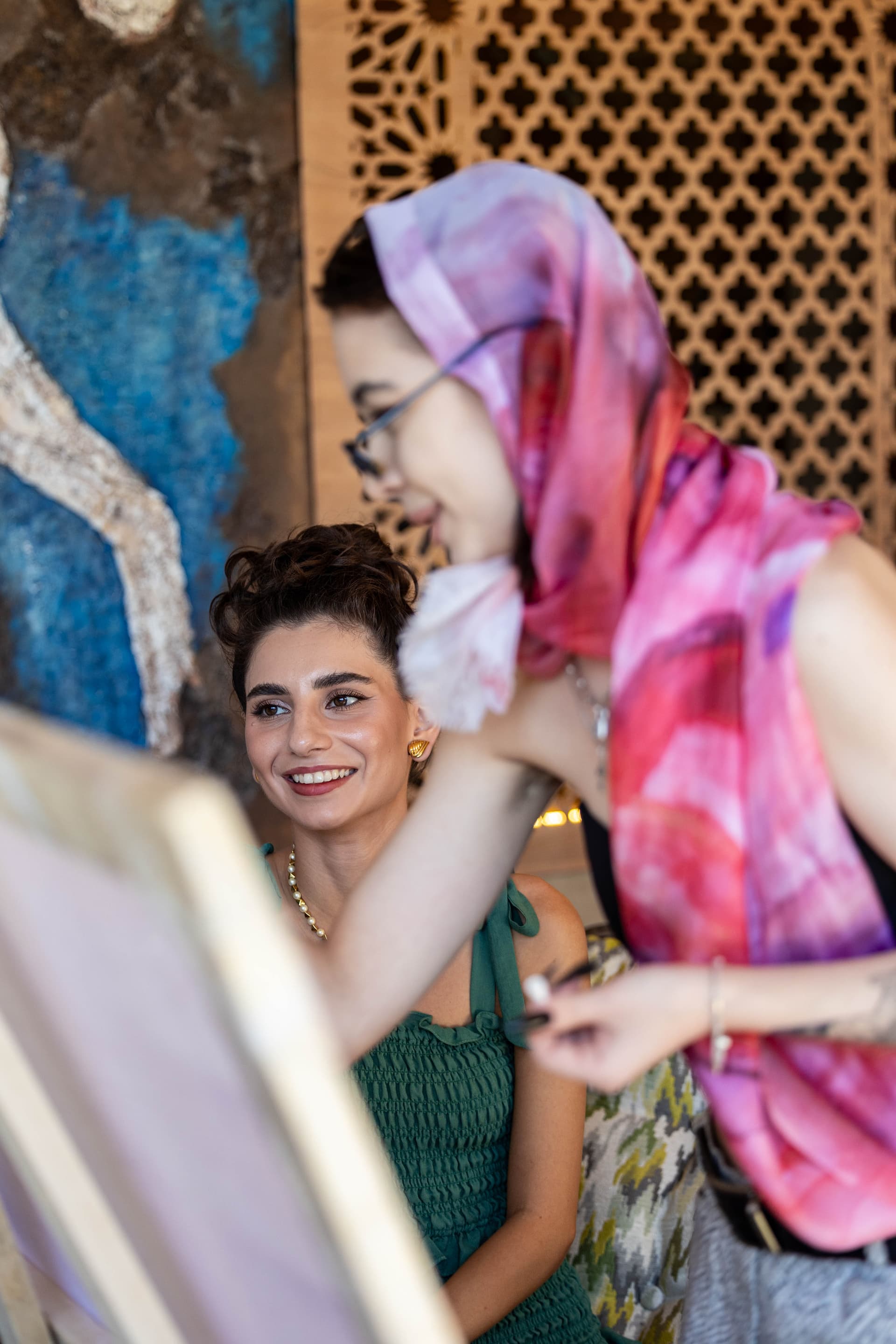 Самарканд: Мастерская росписи узбекских шелковых шарфов - Image 3