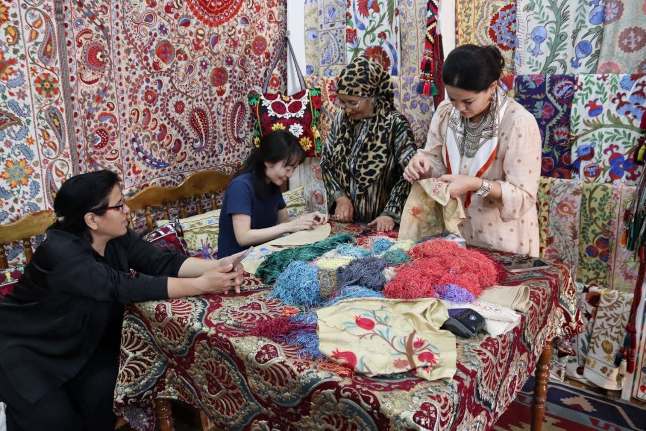 Samarkand: Traditional Suzani Embroidery Workshop Experience - Image 3