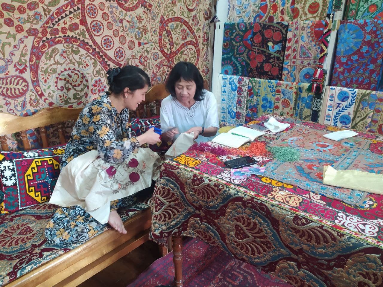 Samarkand: Traditional Suzani Embroidery Workshop Experience - Artisan Workshop in Samarkand