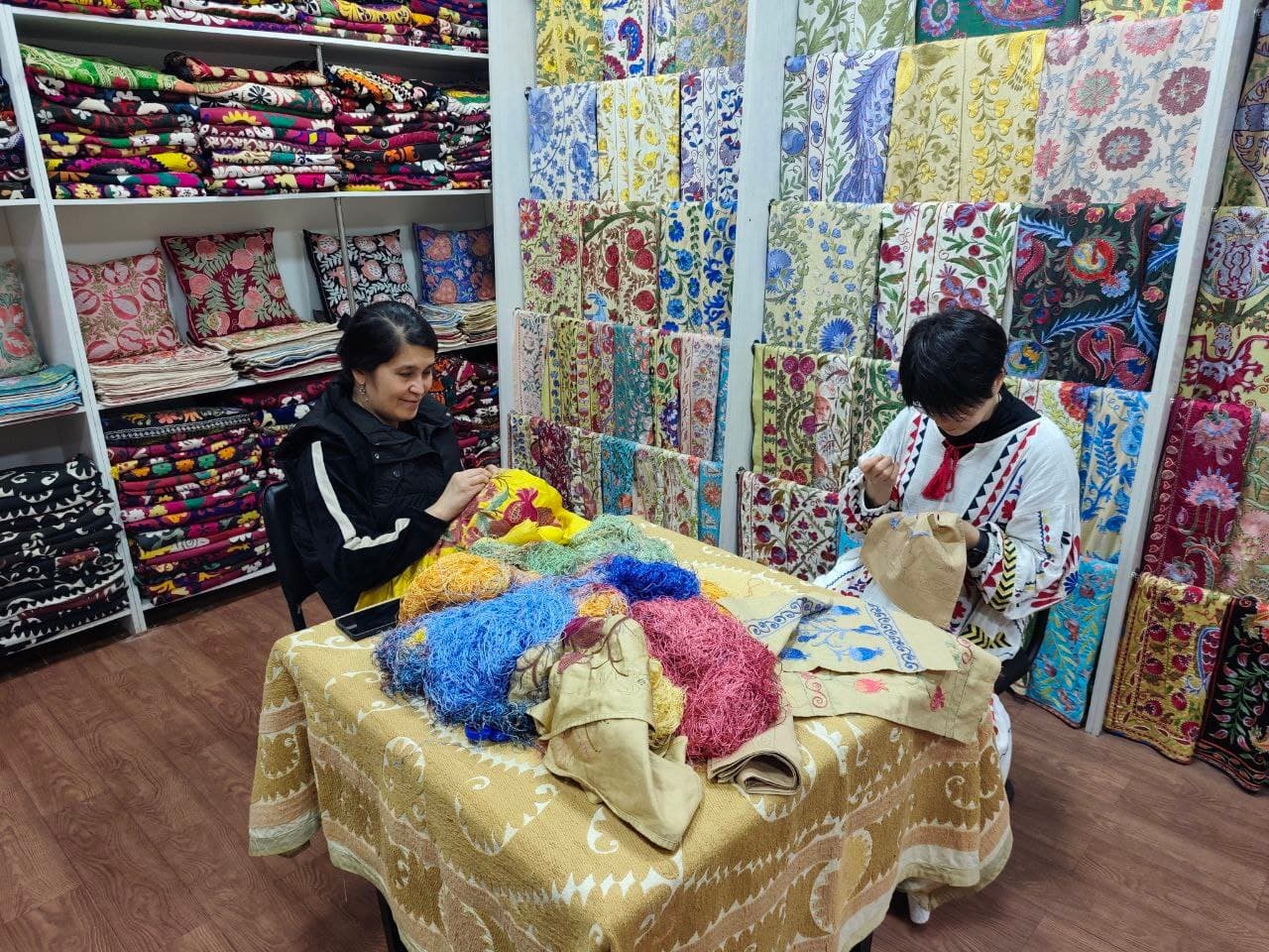 Samarkand: Traditional Suzani Embroidery Workshop Experience - Image 4