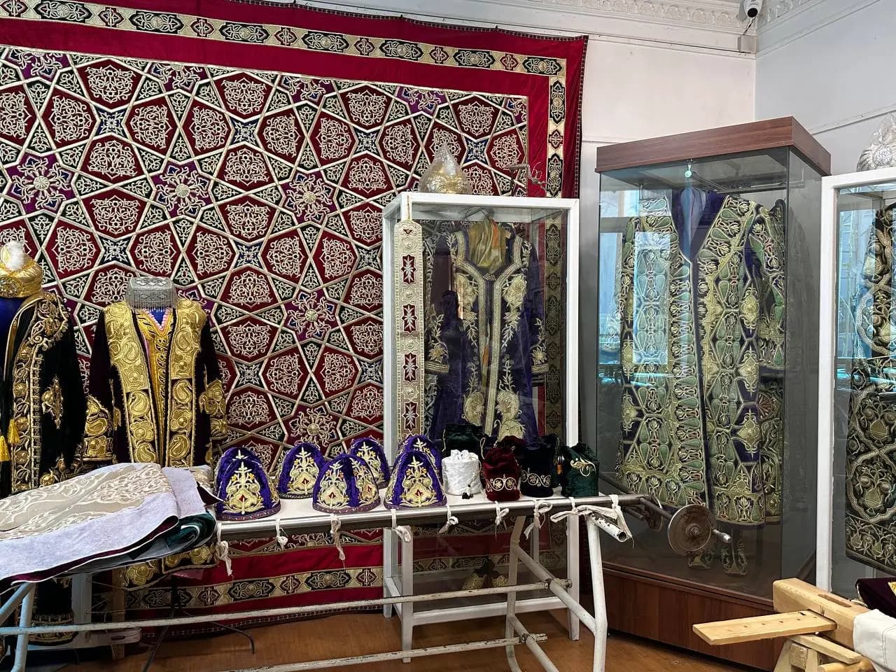 Bukhara: Gold Zardozlik Embroidery Workshop and Exploration - Image 3